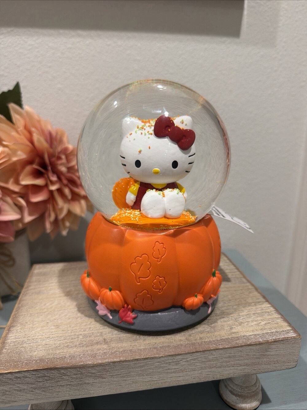 Hello Kitty Halloween FallAutumn Pumpkin Musical SnowGlobe Snowglobe 7"